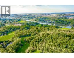 105 LARRY Crescent - 32