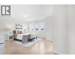 180 LINKS Crescent - 20