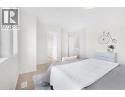 180 LINKS Crescent - 23