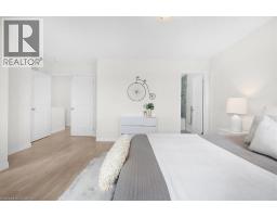 180 LINKS Crescent - 24