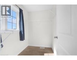 180 LINKS Crescent - 25