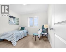 180 LINKS Crescent - 27