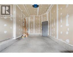 180 LINKS Crescent - 36