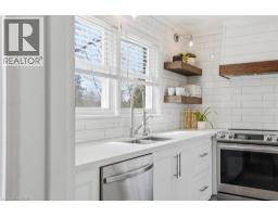 106 LAUREL Street - 4