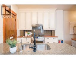 207 WATERLOO Street N - 16