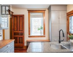 207 WATERLOO Street N - 19