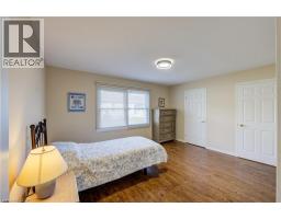 20 EDWIN Crescent - 30