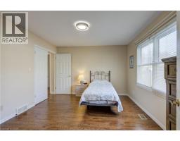 20 EDWIN Crescent - 32