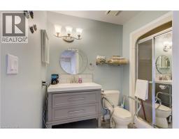 20 EDWIN Crescent - 35