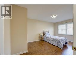 20 EDWIN Crescent - 36