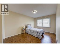 20 EDWIN Crescent - 37