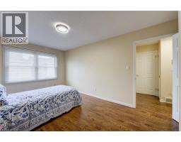 20 EDWIN Crescent - 42