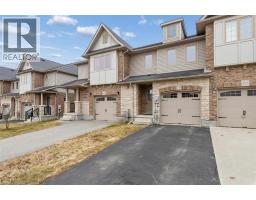 70 CURZON Crescent - 2