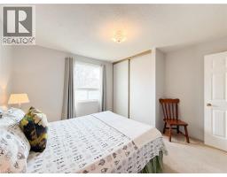 99 WELLINGTON Street - 25