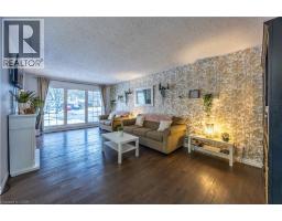 70 BERKLEY Crescent - 12