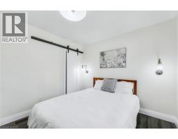 18 TWEEDSMUIR Avenue - 16