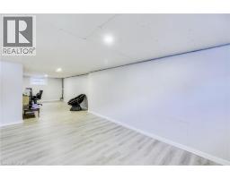 18 TWEEDSMUIR Avenue - 17