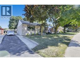 18 TWEEDSMUIR Avenue - 2