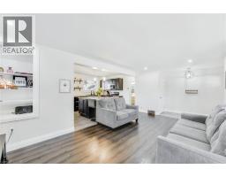 18 TWEEDSMUIR Avenue - 6