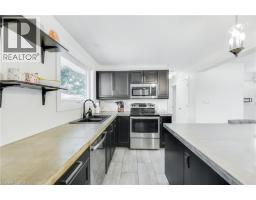 18 TWEEDSMUIR Avenue - 8