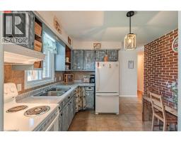 26 DOUGLAS Avenue - 16