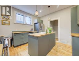 8 SPRING Street E - 17