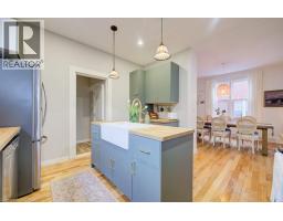 8 SPRING Street E - 19