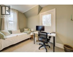 8 SPRING Street E - 31