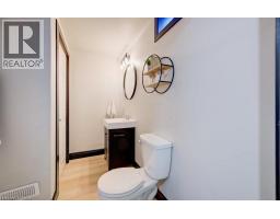 8 SPRING Street E - 45