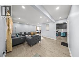 42 TUPPER Crescent - 3