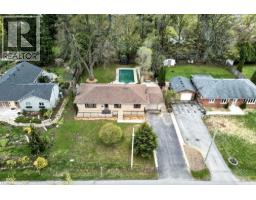 18 GARDEN Avenue - 1