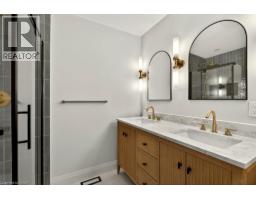 18 GARDEN Avenue - 18