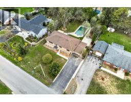 18 GARDEN Avenue - 42