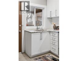 22 DELLROY Avenue - 23