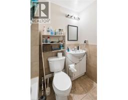 22 DELLROY Avenue - 32