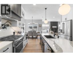 2 CLOVERLEA Crescent - 10
