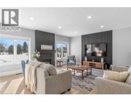 2 CLOVERLEA Crescent - 19