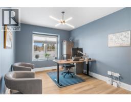 2 CLOVERLEA Crescent - 27