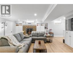 2 CLOVERLEA Crescent - 34