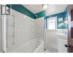 160 HEAD Street N - 28