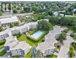 60 ELMSDALE Drive UnitNo. 9 - 1