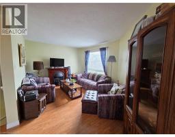 60 ELMSDALE Drive UnitNo. 9 - 5