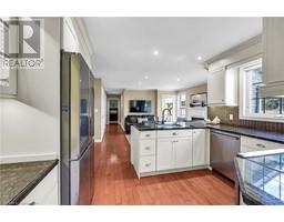 17 ANGLE Street - 13