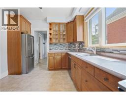 58 PANDORA Avenue N - 10
