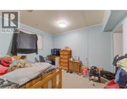 4 CARDILL Crescent - 28