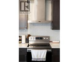 933 ROBERT FERRIE Drive - 18
