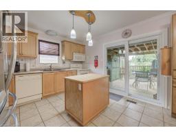 12 BRADBURY Crescent - 14