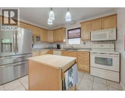 12 BRADBURY Crescent - 16
