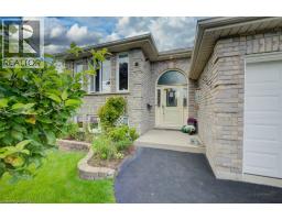 12 BRADBURY Crescent - 2
