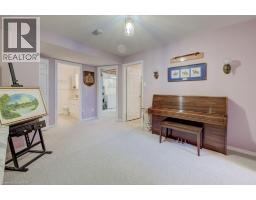 12 BRADBURY Crescent - 24